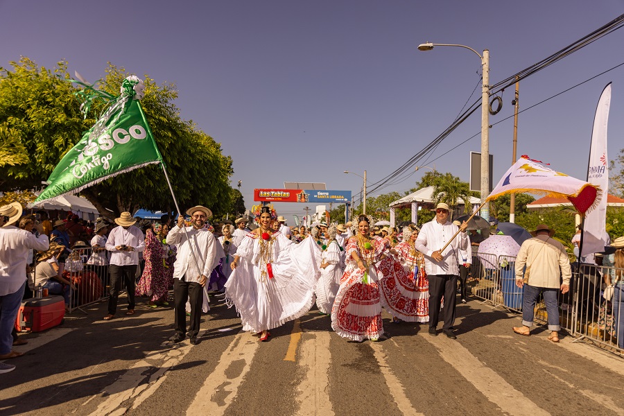 Participación de Banesco en el desfile de las Mil Polleras 2024